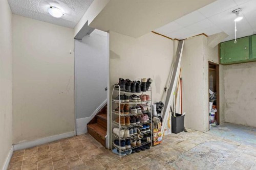 531 64 Avenue Nw, Calgary, AB - Indoor