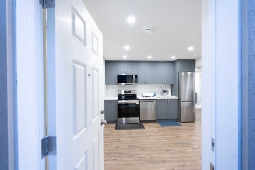 306 Rockyspring Circle Nw, Calgary, AB - Indoor Photo Showing Kitchen