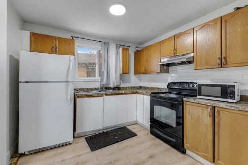 224 Whitworth Way Ne, Calgary, AB - Indoor Photo Showing Kitchen