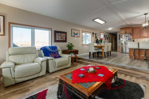 129-181043 Highway 550, Bassano, AB - Indoor Photo Showing Living Room