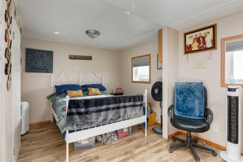 129-181043 Highway 550, Bassano, AB - Indoor Photo Showing Bedroom