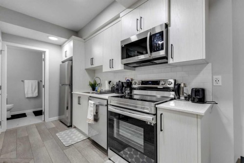 704 Creekstone Circle Sw, Calgary, AB - Indoor Photo Showing Kitchen