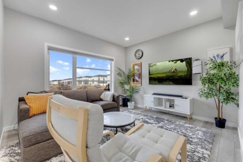 704 Creekstone Circle Sw, Calgary, AB - Indoor Photo Showing Living Room