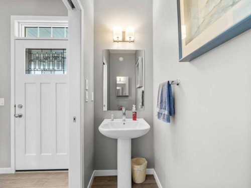 33 Amery Green, Crossfield, AB - Indoor Photo Showing Bathroom