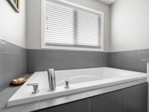 33 Amery Green, Crossfield, AB - Indoor Photo Showing Bathroom