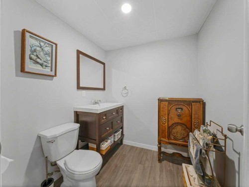 33 Amery Green, Crossfield, AB - Indoor Photo Showing Bathroom