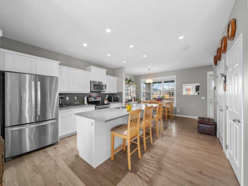 33 Amery Green, Crossfield, AB - Indoor Photo Showing Kitchen