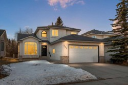 332 Hawkstone Close NW Calgary, AB T3G 3P2