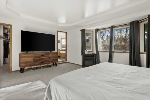 332 Hawkstone Close Nw, Calgary, AB - Indoor Photo Showing Bedroom