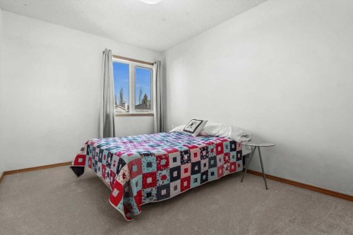332 Hawkstone Close Nw, Calgary, AB - Indoor Photo Showing Bedroom