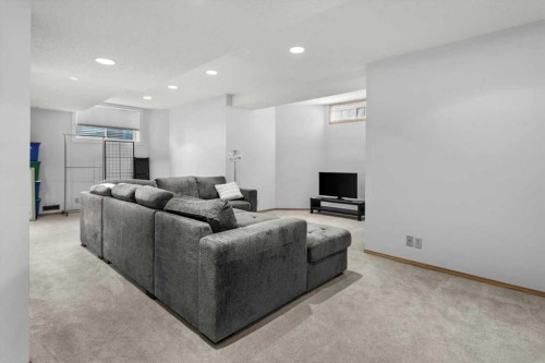 332 Hawkstone Close Nw, Calgary, AB - Indoor Photo Showing Other Room