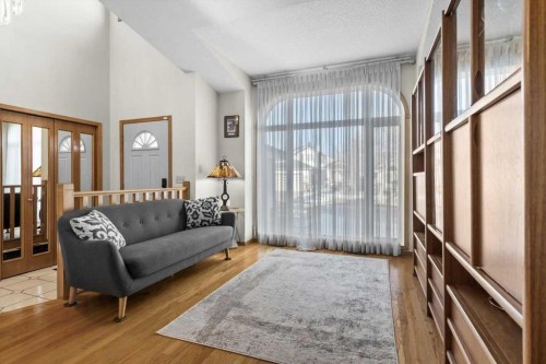 332 Hawkstone Close Nw, Calgary, AB - Indoor Photo Showing Living Room
