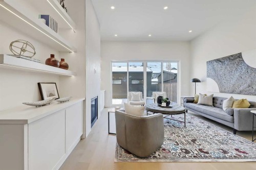 5020 21A Street Sw, Calgary, AB - Indoor Photo Showing Living Room