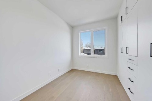 5020 21A Street Sw, Calgary, AB - Indoor Photo Showing Other Room