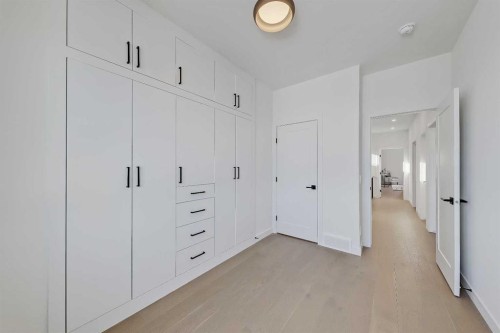 5020 21A Street Sw, Calgary, AB - Indoor Photo Showing Other Room