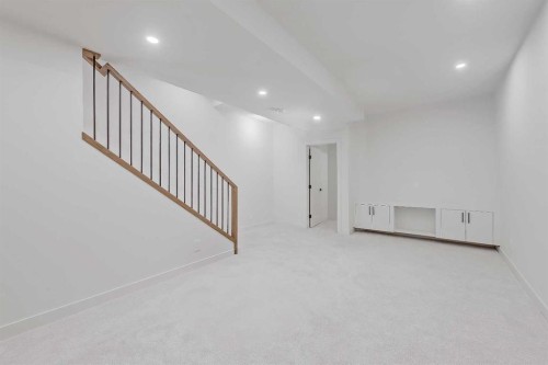 5020 21A Street Sw, Calgary, AB - Indoor Photo Showing Other Room
