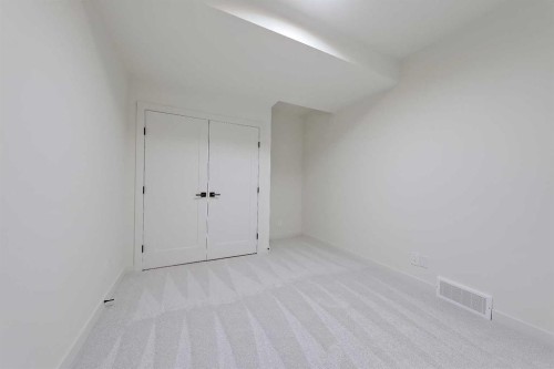 5020 21A Street Sw, Calgary, AB - Indoor Photo Showing Other Room