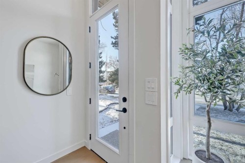 5020 21A Street Sw, Calgary, AB - Indoor Photo Showing Other Room