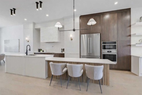 5020 21A Street Sw, Calgary, AB - Indoor Photo Showing Kitchen With Upgraded Kitchen