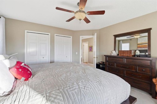 54 Rockbluff Close Nw, Calgary, AB - Indoor Photo Showing Bedroom