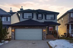 54 Rockbluff Close NW Calgary, AB T3G 5A9