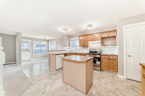 269 Covewood Circle Ne, Calgary, AB - Indoor Photo Showing Kitchen