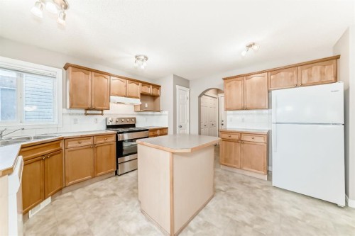 269 Covewood Circle Ne, Calgary, AB - Indoor Photo Showing Kitchen