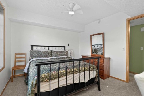 105-23 Everridge Square Sw, Calgary, AB - Indoor Photo Showing Bedroom