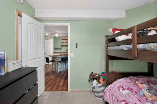 105-23 Everridge Square Sw, Calgary, AB - Indoor Photo Showing Bedroom