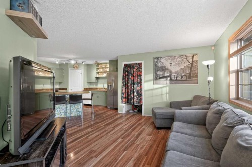 105-23 Everridge Square Sw, Calgary, AB - Indoor Photo Showing Living Room