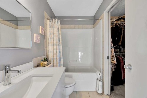 224 Prestwick Avenue Se, Calgary, AB - Indoor Photo Showing Bathroom
