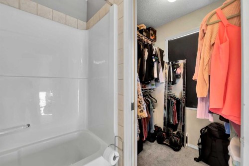 224 Prestwick Avenue Se, Calgary, AB - Indoor Photo Showing Bathroom