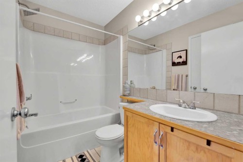 224 Prestwick Avenue Se, Calgary, AB - Indoor Photo Showing Bathroom