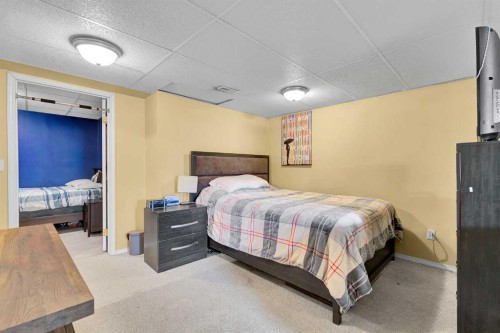 224 Prestwick Avenue Se, Calgary, AB - Indoor Photo Showing Bedroom