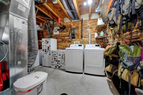 509 Country Meadows Street, Diamond Valley, AB - Indoor Photo Showing Laundry Room