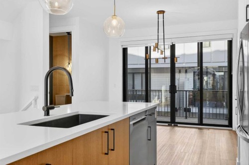 140 Discovery Drive Sw, Calgary, AB - Indoor Photo Showing Kitchen With Upgraded Kitchen