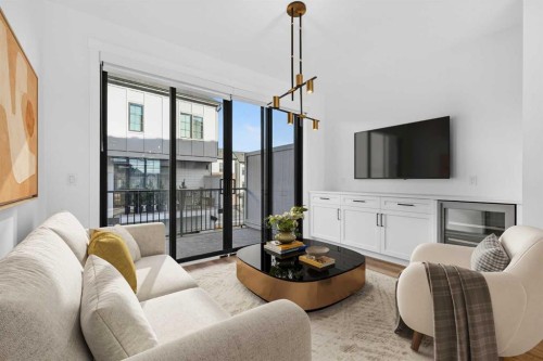 140 Discovery Drive Sw, Calgary, AB - Indoor