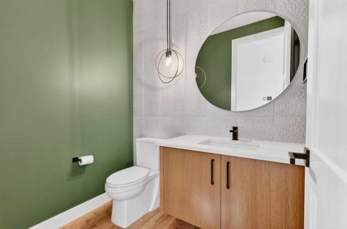 140 Discovery Drive Sw, Calgary, AB - Indoor Photo Showing Bathroom