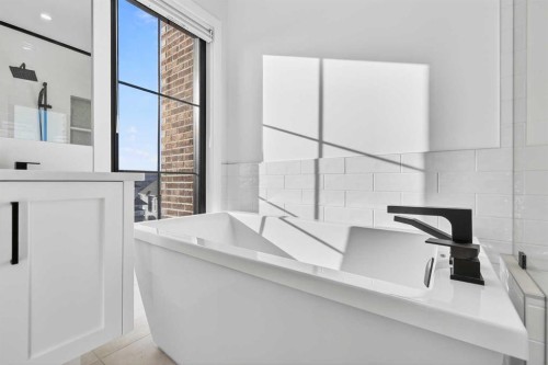 140 Discovery Drive Sw, Calgary, AB - Indoor