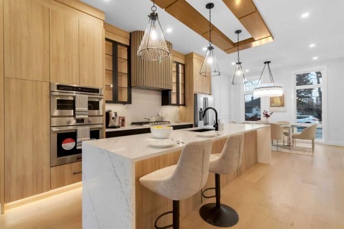 646 25 Avenue Nw, Calgary, AB - Indoor Photo Showing Kitchen With Upgraded Kitchen