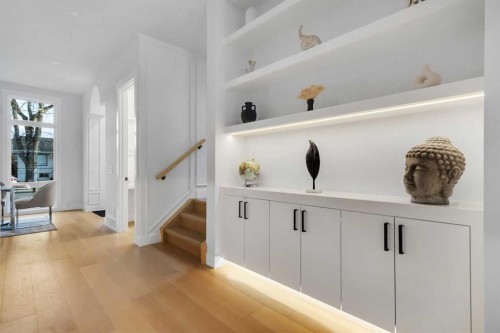 646 25 Avenue Nw, Calgary, AB - Indoor Photo Showing Other Room