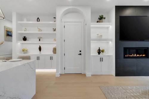 646 25 Avenue Nw, Calgary, AB - Indoor Photo Showing Other Room With Fireplace