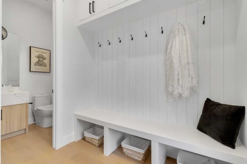 646 25 Avenue Nw, Calgary, AB - Indoor