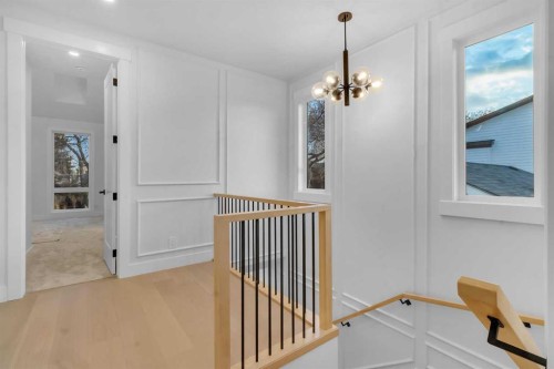 646 25 Avenue Nw, Calgary, AB - Indoor Photo Showing Other Room