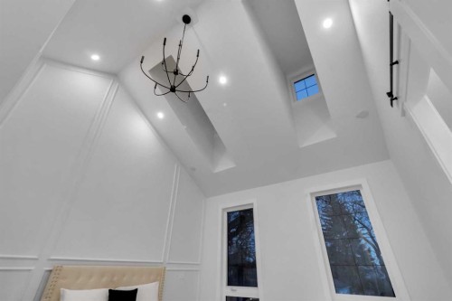 646 25 Avenue Nw, Calgary, AB - Indoor Photo Showing Other Room