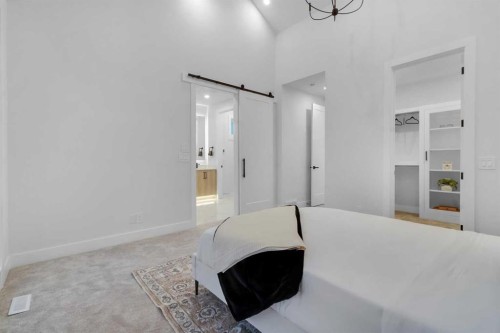 646 25 Avenue Nw, Calgary, AB - Indoor Photo Showing Other Room