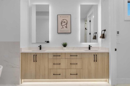 646 25 Avenue Nw, Calgary, AB - Indoor Photo Showing Bathroom