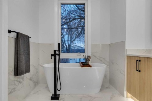 646 25 Avenue Nw, Calgary, AB - Indoor Photo Showing Other Room