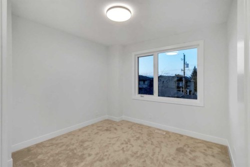 646 25 Avenue Nw, Calgary, AB - Indoor Photo Showing Other Room