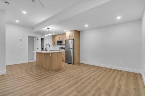 646 25 Avenue Nw, Calgary, AB - Indoor Photo Showing Kitchen